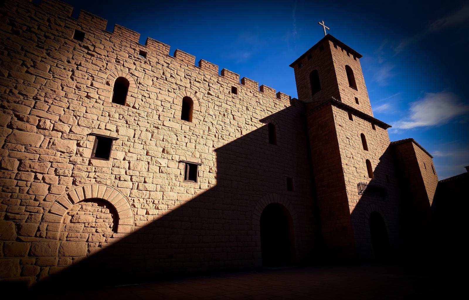 Monasterio románico de San Millán de la Cogolla en La Rioja